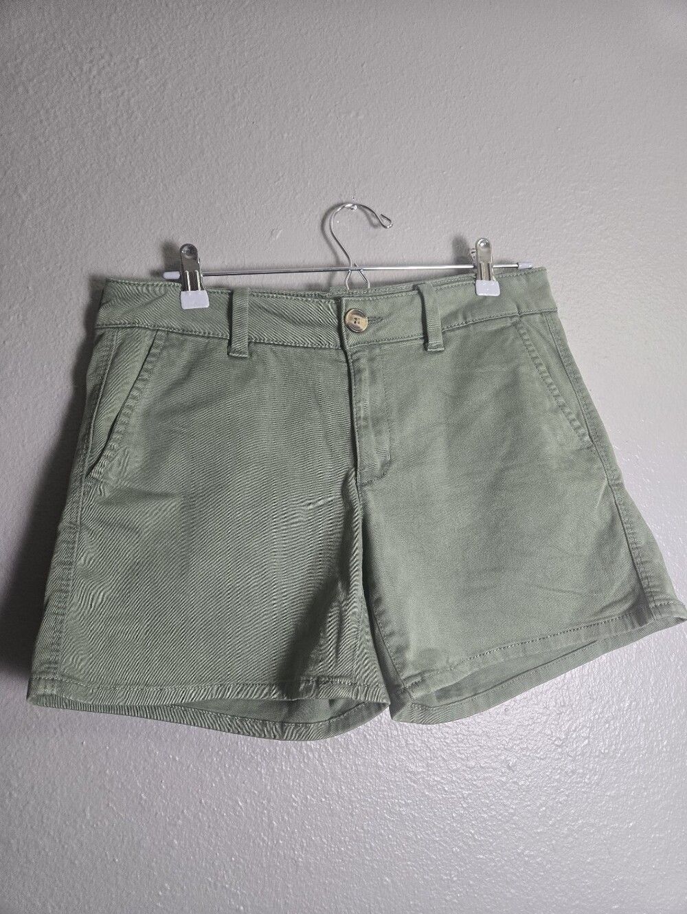 FALL SALE! American Eagle Midi Khaki Green Short Shorts Size 10